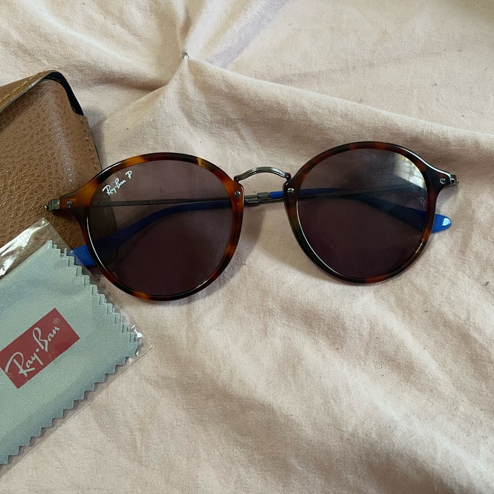 Round Fleck Raybans